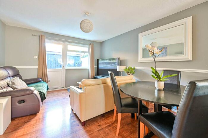 2 Bedroom Terraced House For Sale In Westcott Road, Kennington, London, SE17