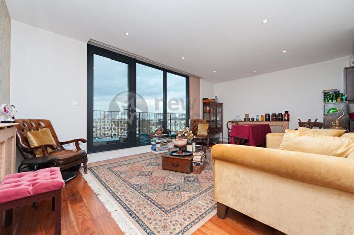 2 Bedroom Apartment To Rent In De Beauvoir Crescent, De Beauvoir, N1