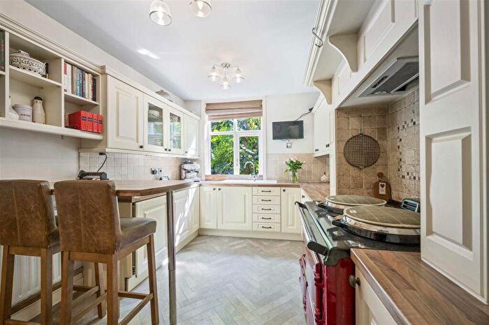 4 Bedroom Detached House For Sale In Stratford Road, Hockley Heath, Solihull, B94