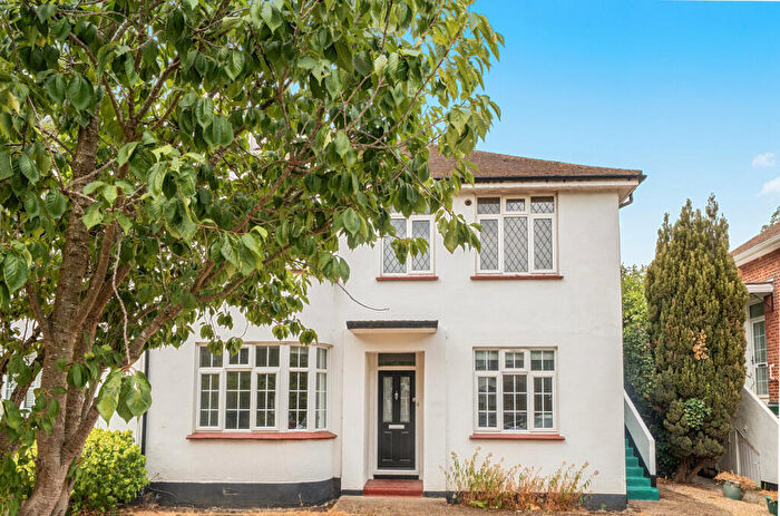 2 Bedroom Apartment For Sale In Culverden Court, Oatlands Drive, Weybridge, KT13