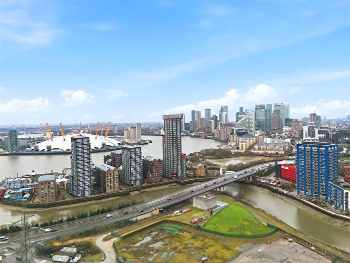 3 Bedroom Flat To Rent In Silvertown Way, London, E16