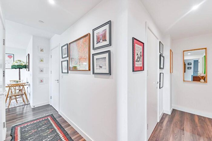 1 Bedroom Flat For Sale In Elmbridge House, Battersea, Greater London, SW11