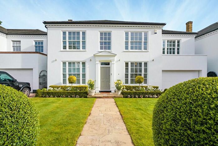 5 Bedroom Detached House To Rent In Herons Croft, Weybridge, Surrey, KT13