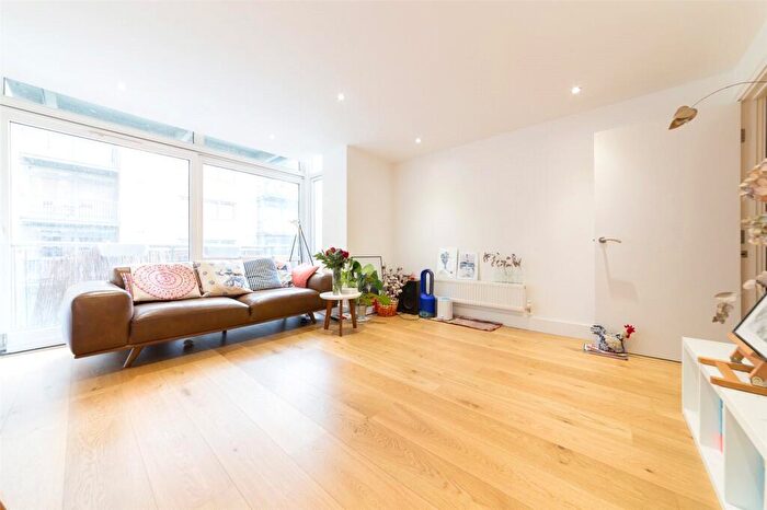 2 Bedroom Apartment To Rent In Gainsborough House, Cassilis Road, London, E14