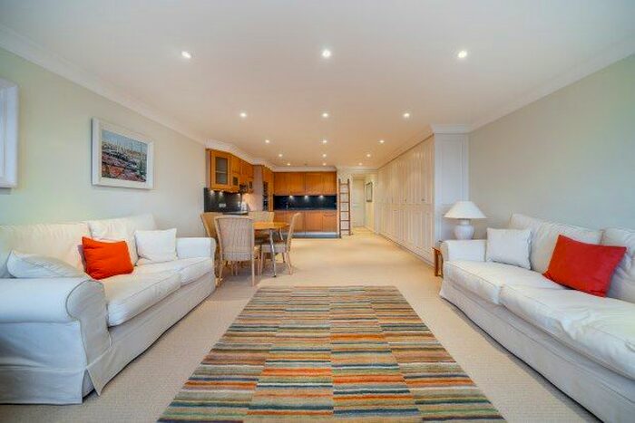 Studio To Rent In Kensington Place, London, W8