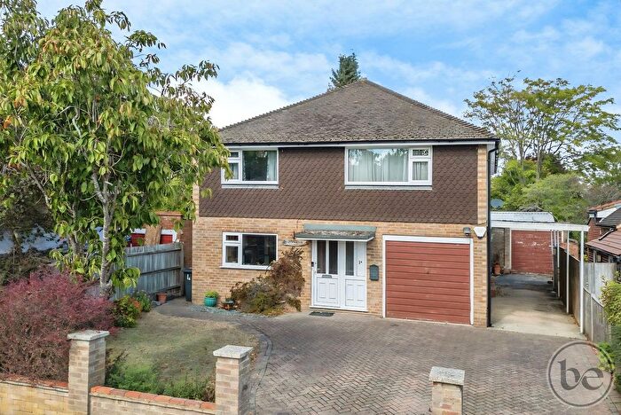 4 Bedroom Detached House For Sale In Kearsley Road, Reading, RG30