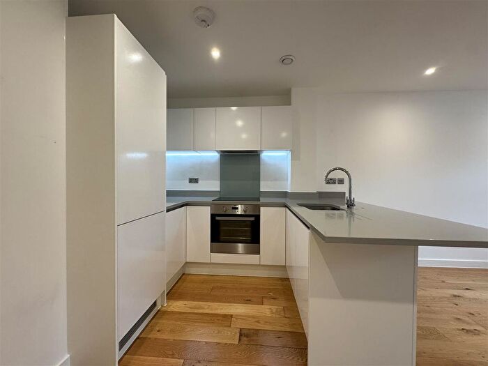 1 Bedroom Flat To Rent In Rockingham Road, Uxbridge, UB8