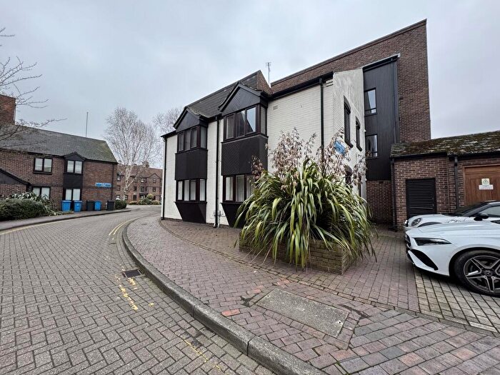 1 Bedroom Flat For Sale In Grammar School Yard, Fish Street, Hull, East Riding Of Yorkshire, HU1