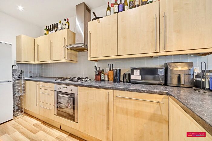 3 Bedroom Flat To Rent In Walworth Road, London, SE17