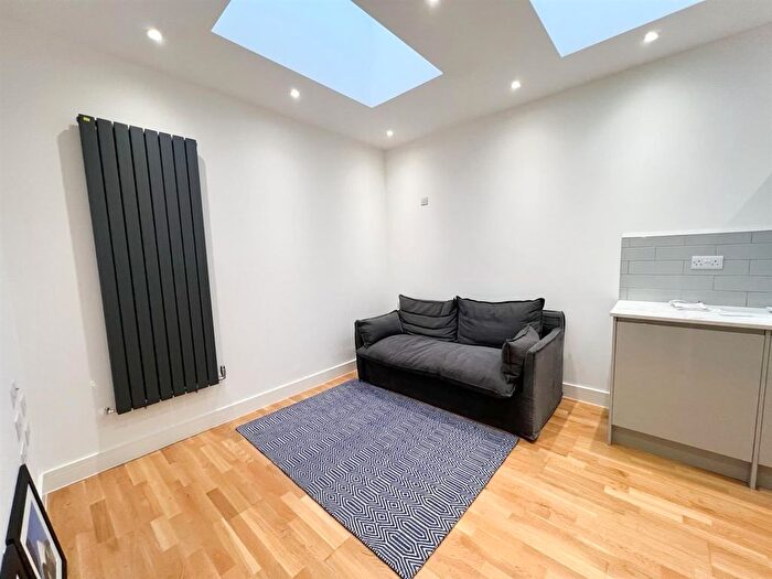 2 Bedroom Flat To Rent In London Road, Croydon, CR0