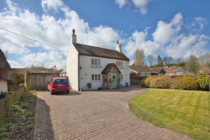 3 Bedroom Detached House For Sale In Easole Street, Nonington, CT15