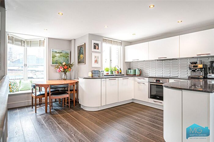 2 Bedroom End Terrace House For Sale In Charteris Road, London, N4