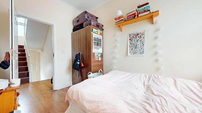 4 Bedroom Flat To Rent In King Henry Walk, London, N1