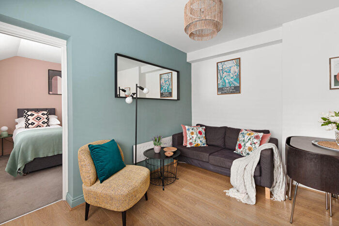 1 Bedroom Flat To Rent In Albany Road, Cardiff, CF24