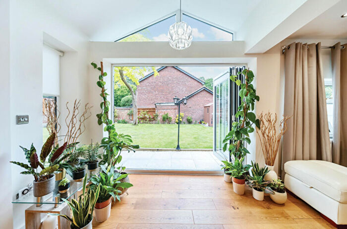 5 Bedroom Detached House For Sale In Fleet Road, Farnborough, Hampshire, GU14