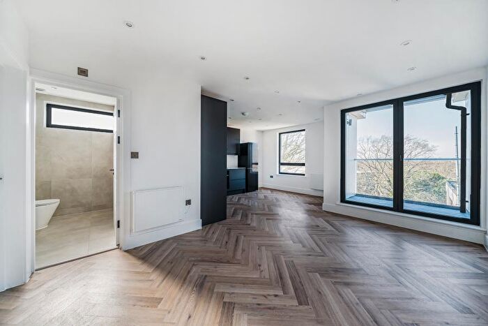 1 Bedroom Flat To Rent In Weybridge, Surrey, KT13