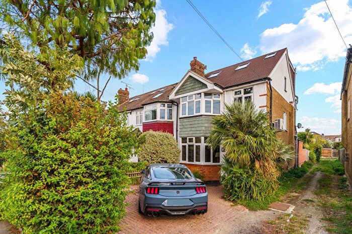 4 Bedroom Semi-Detached House For Sale In Fairford Gardens, Worcester Park, KT4