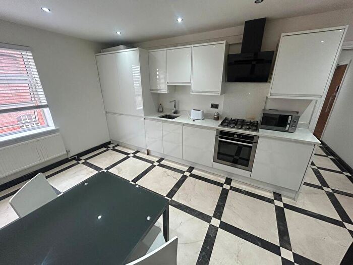2 Bedroom Flat To Rent In Derby Road, Staffordshire, Burton Upon Trent, DE14