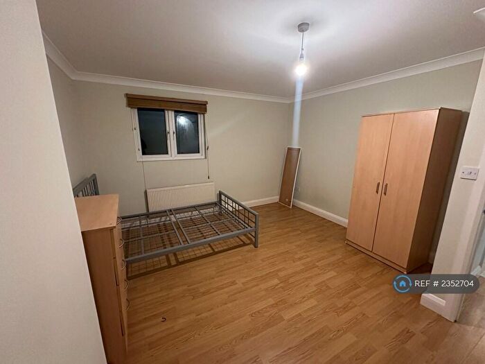 2 Bedroom Flat To Rent In Goldsmith Road, London, E10