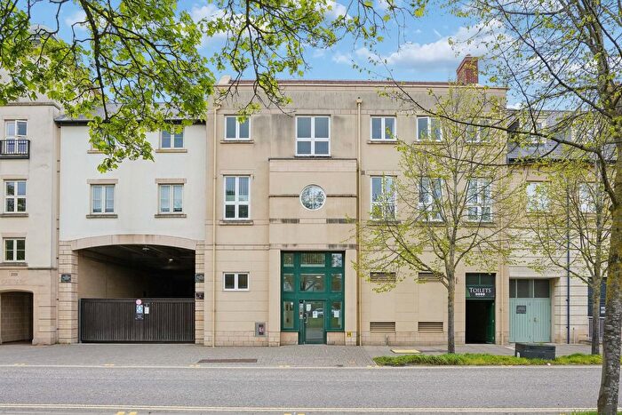 2 Bedroom Flat For Sale In Marriotts Walk, Witney, OX28