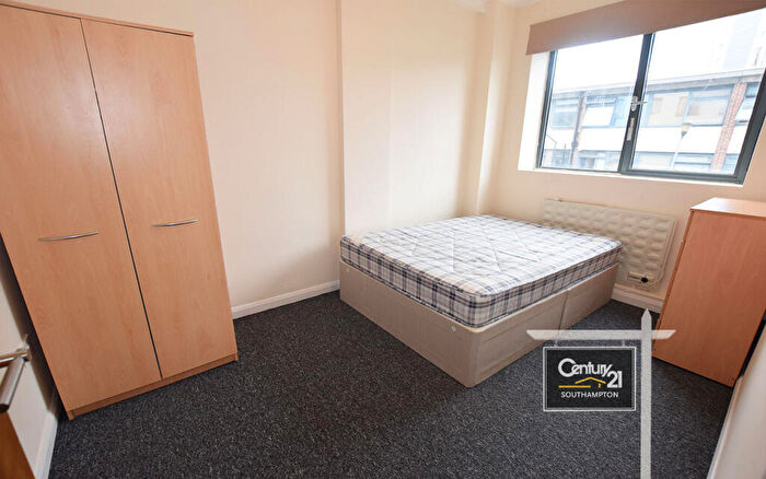 2 Bedroom Flat To Rent In |Ref: |, Mede House, Salisbury Street, Southampton, SO15