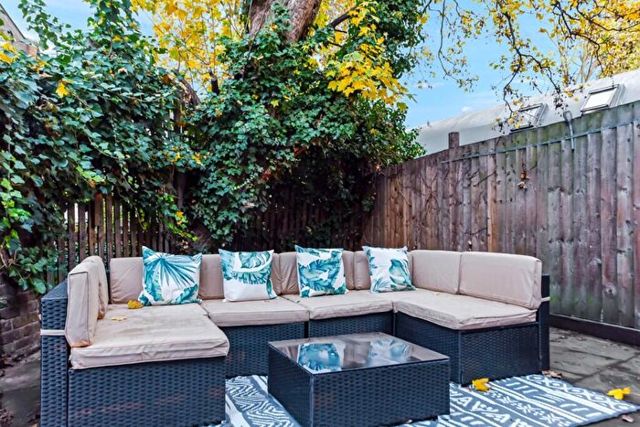 3 Bedroom Serviced Apartments To Rent In Rotherfield Street, London, N1