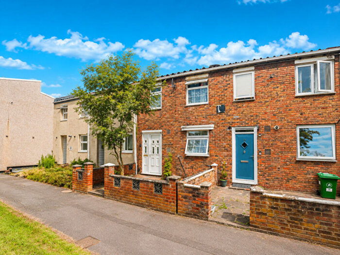 3 Bedroom Terraced House For Sale In Coltsfoot Path, Romford, RM3