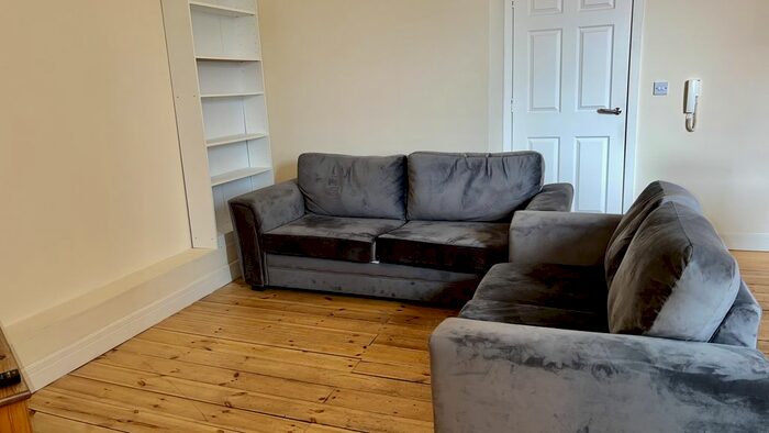 3 Bedroom Flat To Rent In Heaton Road, Heaton, Newcastle Upon Tyne, NE6