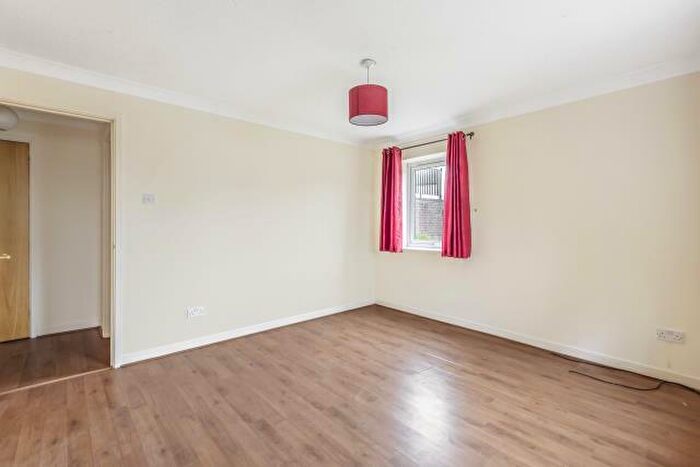 2 Bedroom Apartment To Rent In High Wycombe, Buckinghamshire, HP13
