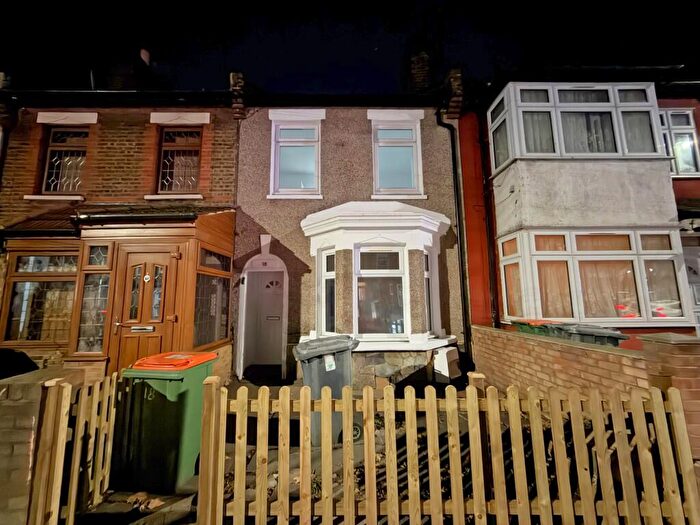 3 Bedroom Terraced House To Rent In Park Avenue, London, E6