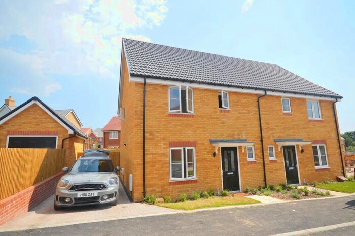 3 Bedroom Semi-Detached House To Rent In Sinclair Drive, Codmore Hill, Pulborough, RH20