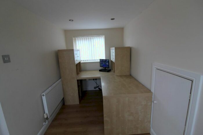 5 Bedroom Property To Rent In Priestley Court, Pudsey, LS28