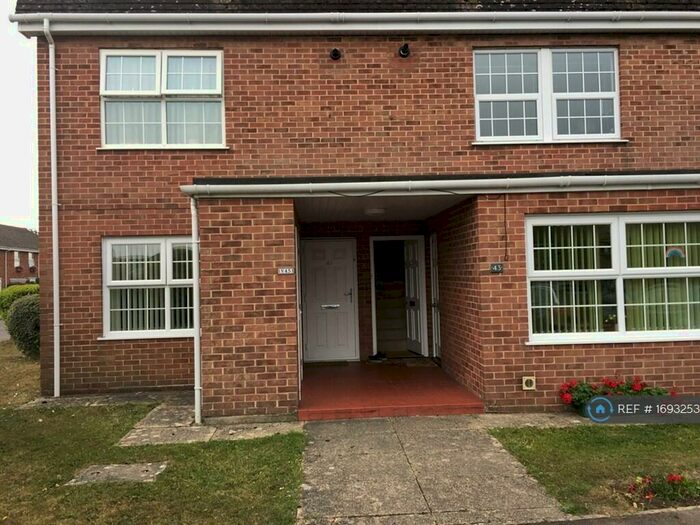 2 Bedroom Flat To Rent In Knighton Park, Barton On Sea, New Milton, BH25