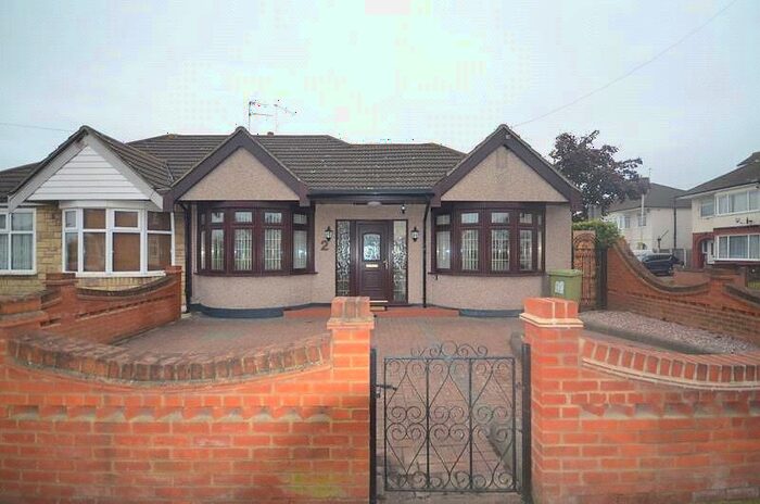 3 Bedroom Bungalow To Rent In Central Drive, Hornchurch, Essex, RM12
