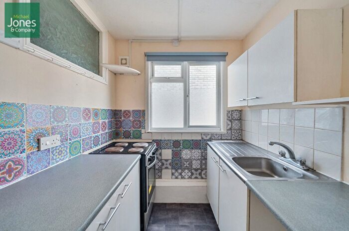 1 Bedroom Flat To Rent In Brighton Road, Lancing, West Sussex, BN15