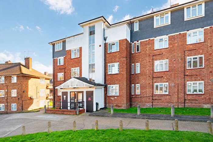 Flat To Rent In The Grange Estate, London, N2