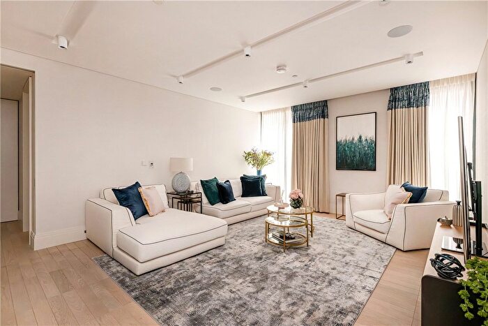 2 Bedroom Flat To Rent In Cork Street, Mayfair, London, W1S