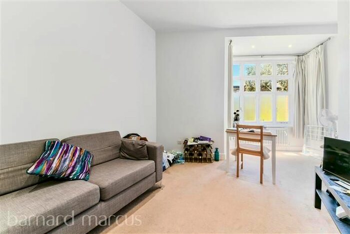 1 Bedroom Flat To Rent In Kennington Road, London, SE11