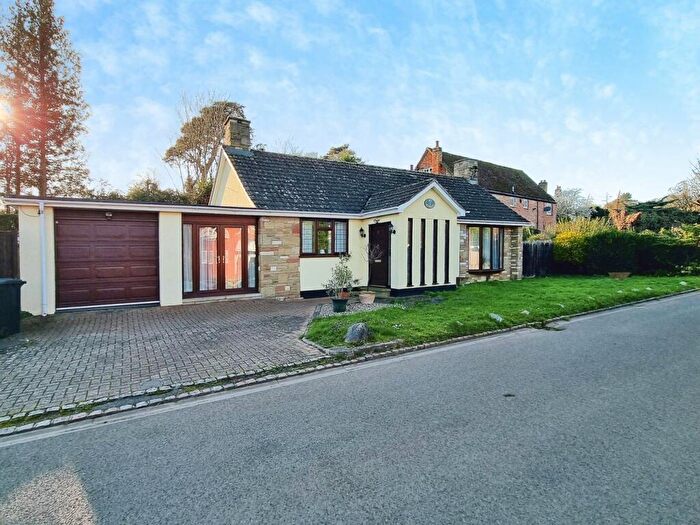 3 Bedroom Detached Bungalow For Sale In The Causeway, Clophill, Bedfordshire, MK45