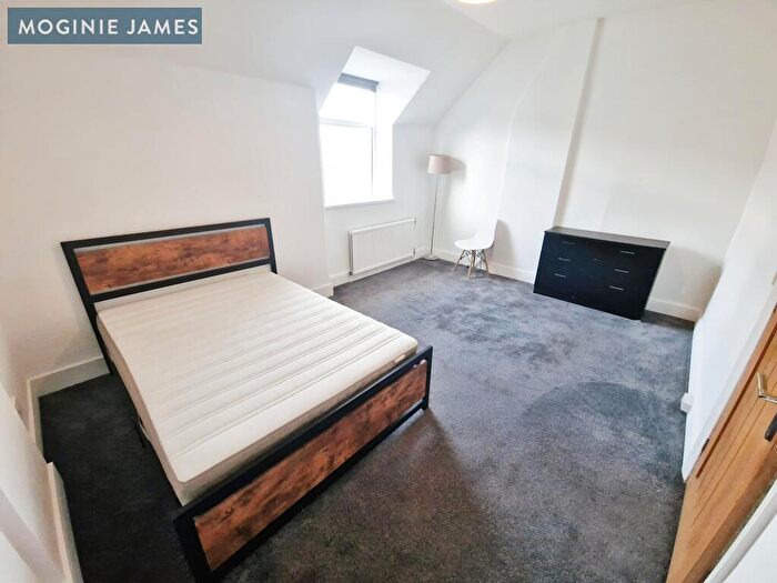 3 Bedroom Flat To Rent In City Road, Roath, CF24