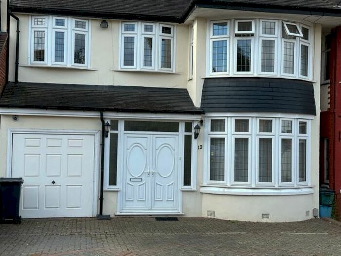 4 Bedroom Terraced House To Rent In Mellows Close, Clay Hall, IG5