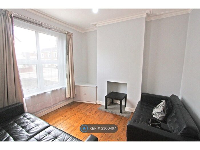 6 Bedroom Terraced House To Rent In Richards Street, Cardiff, CF24