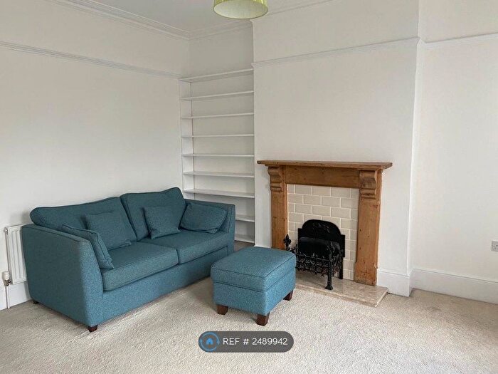 1 Bedroom Flat To Rent In Ferme Park Road, London, N8