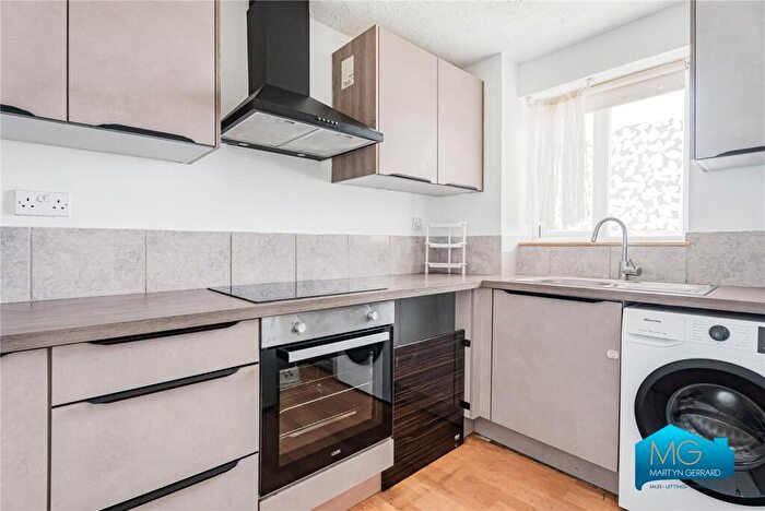 2 Bedroom Apartment To Rent In Blackdown Close, East Finchley, London, N2