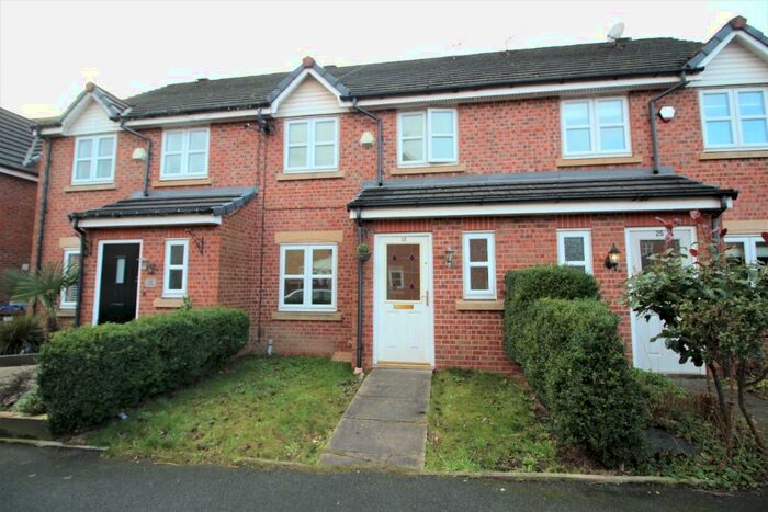 3 Bedroom Town House To Rent In Kingsbury Close, Bury, BL8