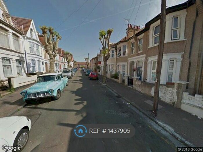 2 Bedroom Flat To Rent In Southend On Sea, Essex, SS1