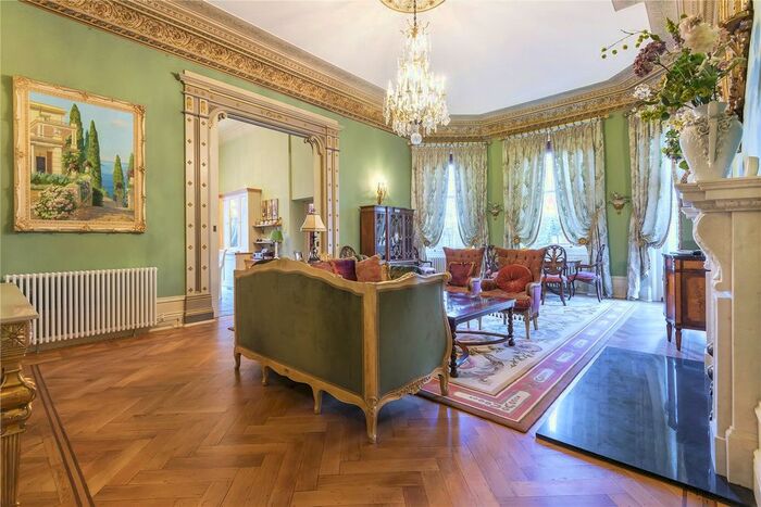 2 Bedroom Flat To Rent In The Manor, Badgers Holt, Tunbridge Wells, Kent, TN2