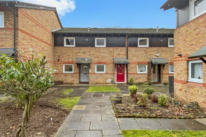 1 Bedroom Flat To Rent In Curran Close, Uxbridge, Greater London, UB8