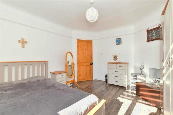 3 Bedroom Terraced House For Sale In Chatsworth Avenue, Cosham, Portsmouth, Hampshire, PO6