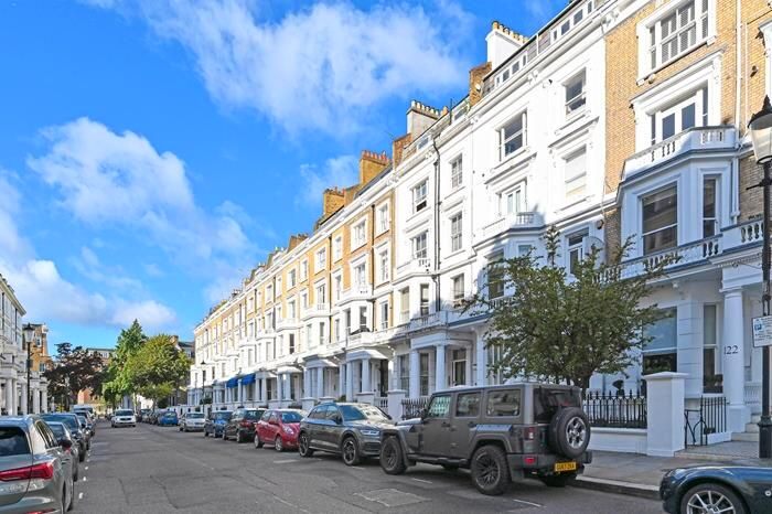 2 Bedroom Flat To Rent In Lexham Gardens, London, W8